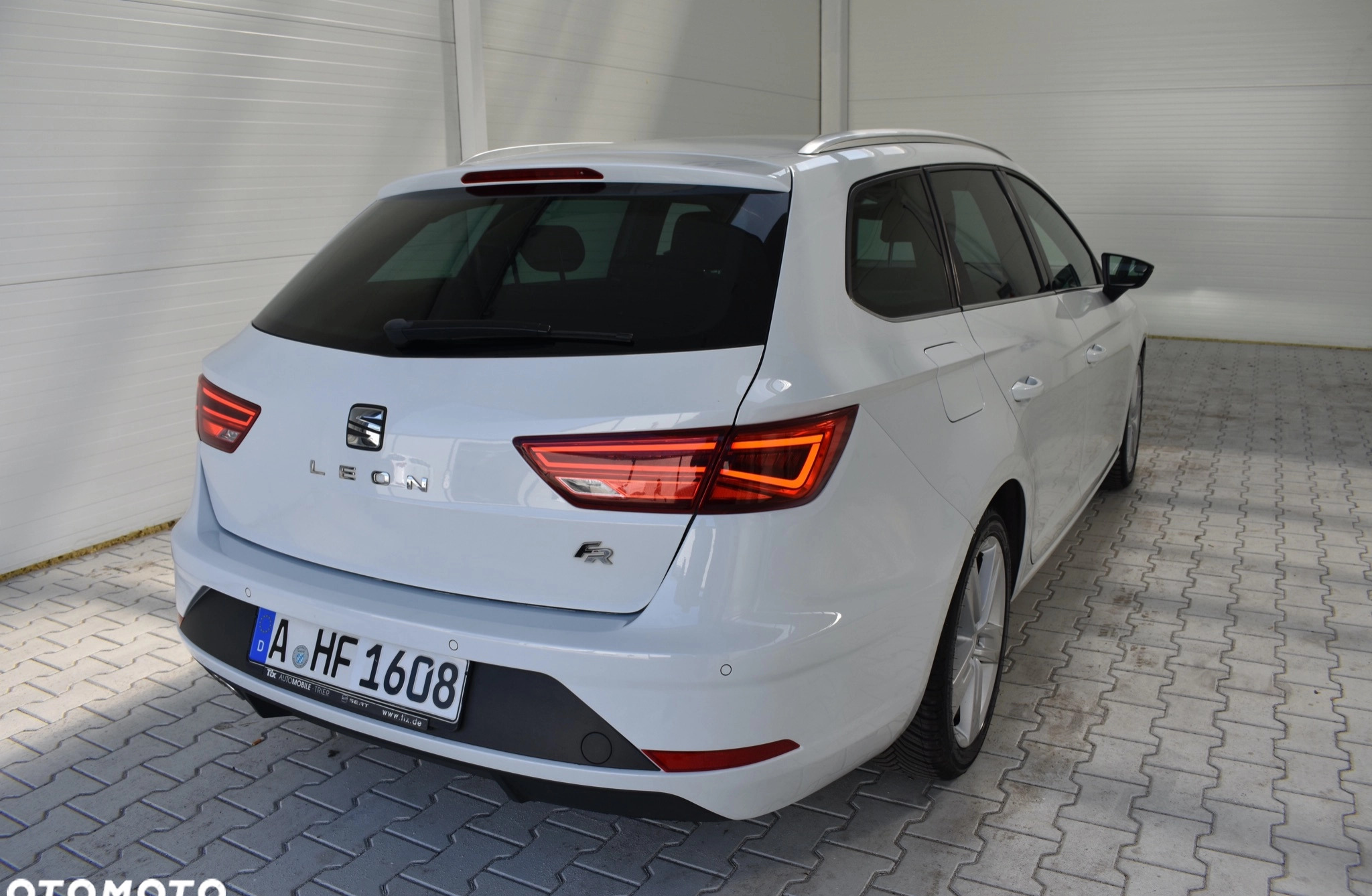 Seat Leon cena 56900 przebieg: 219000, rok produkcji 2018 z Zdzieszowice małe 781